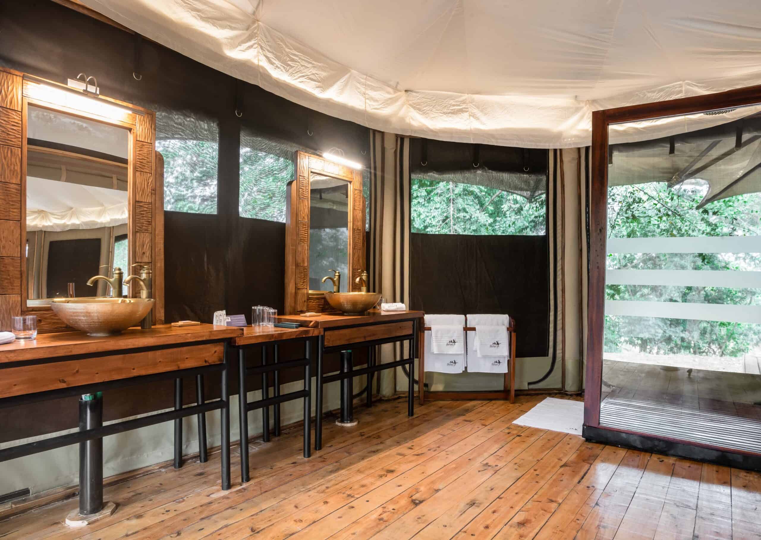 washrooms at ilkeliani deluxe tents