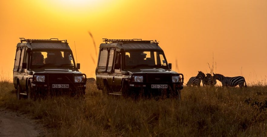 Our custom 4X4 safari vehicles will pick you from your camp or lodge and drive you to the launch site